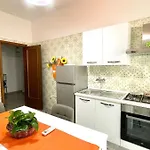 A Casa - Parcheggio Privato E Bollicine Lejlighed